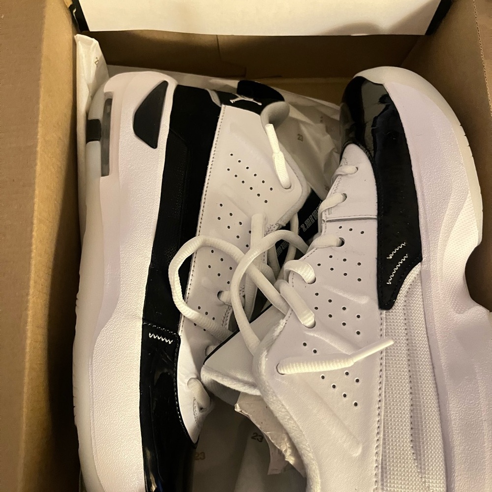 Jordan Max Aura 7 in Black, White and Gold size 9 like new in box.
